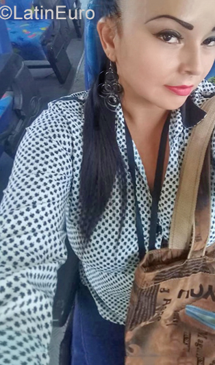 Date this sensual Ecuador girl Esmeralda from Quito EC332