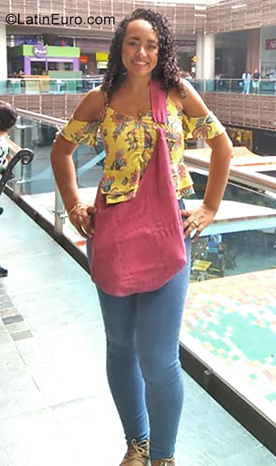 Date this delightful Colombia girl Anita from Cali CO25524