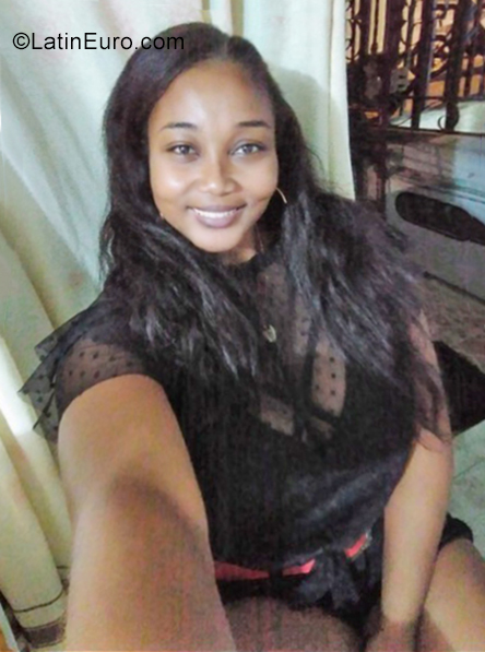 Date this georgeous Colombia girl Valentina from Cali CO25525