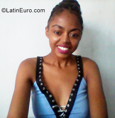 Date this foxy Brazil girl Gessica from Belo Horizonte BR10851