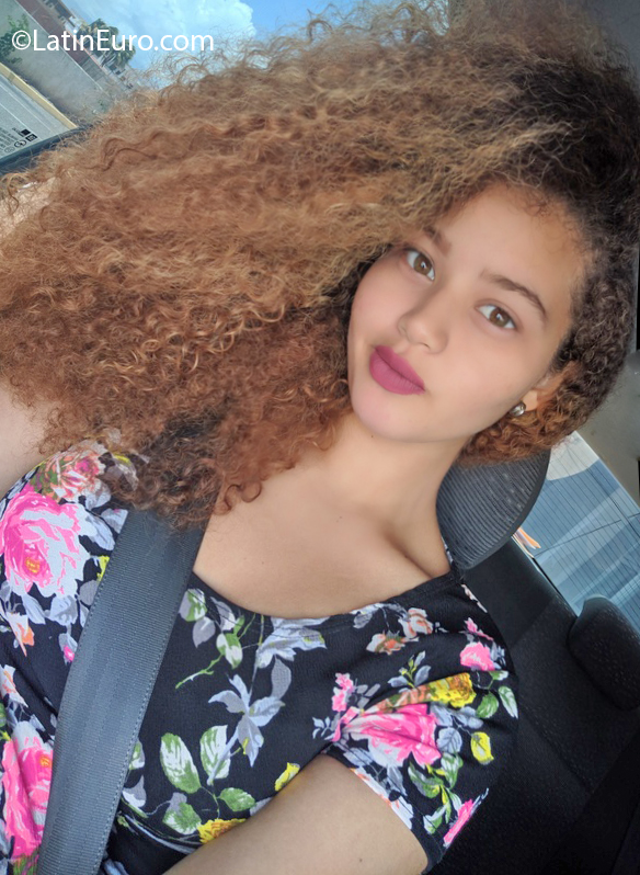 Date this foxy Venezuela girl Edimar from Coro VE2478