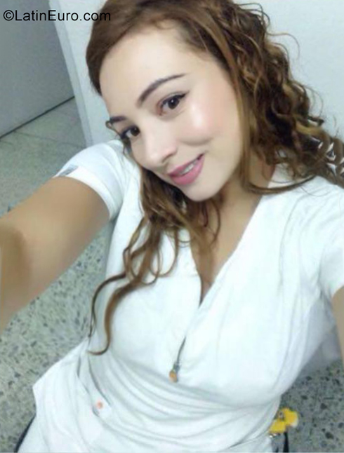 Date this tall Colombia girl Victoria from Medellin CO25578