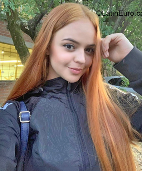 Date this foxy Colombia girl Laura from Medellin CO25584