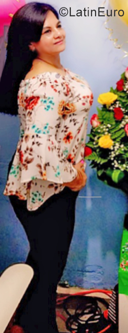 Date this charming Honduras girl Elizabeth from San Pedro Sula HN2667