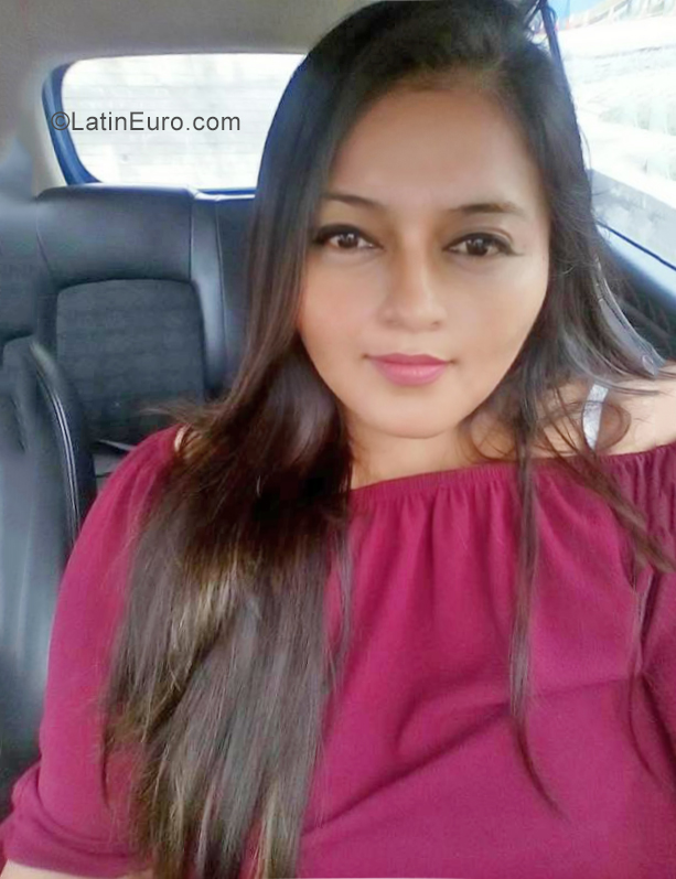 Date this tall Ecuador girl Rosa from Guayaquil EC341