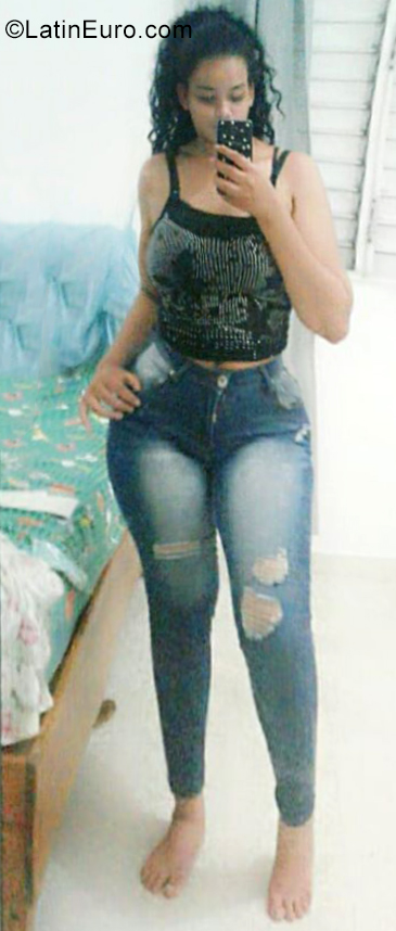 Date this delightful Dominican Republic girl Yissell from Bonao DO35287