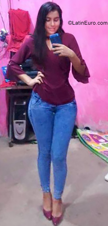 Date this delightful Ecuador girl Genesis from Playas EC343
