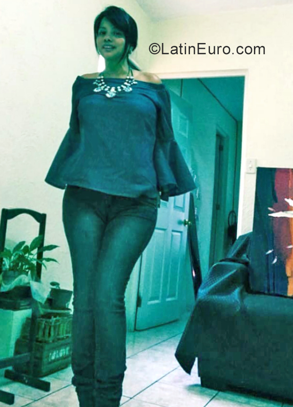 Date this exotic Guatemala girl Thyna from Guatemala City GT108