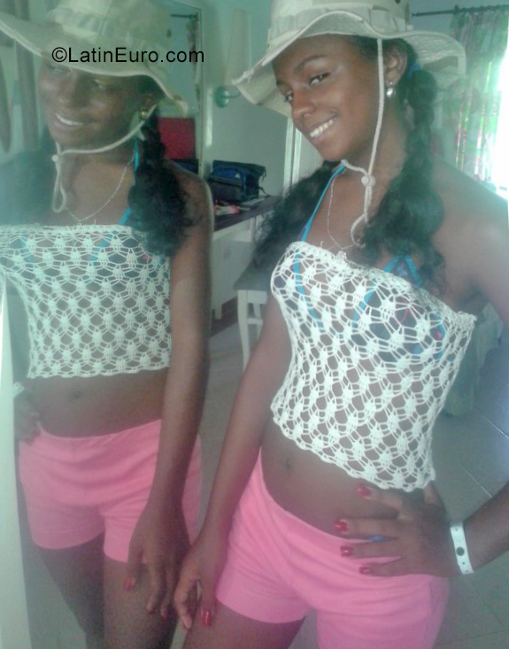 Date this stunning Cuba girl Laura from Santiago De Cuba CU550