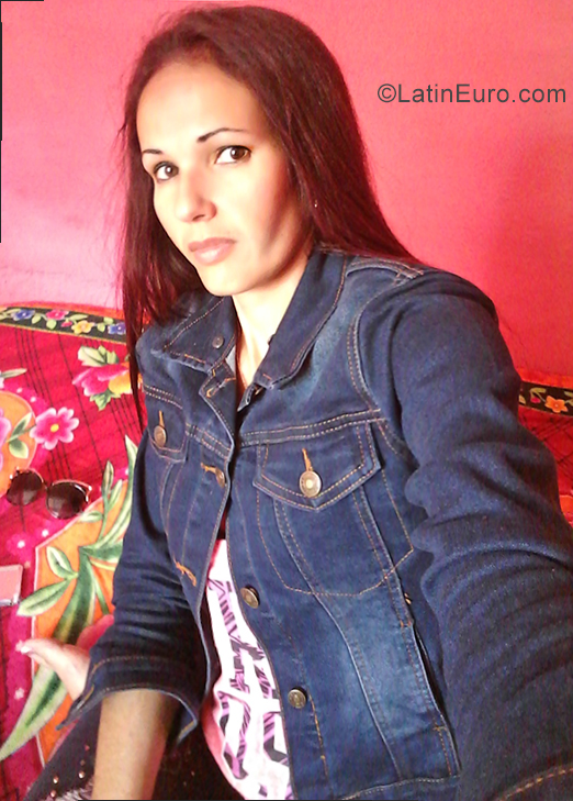 Date this hard body Cuba girl Nisleydi from Las Tunas CU553