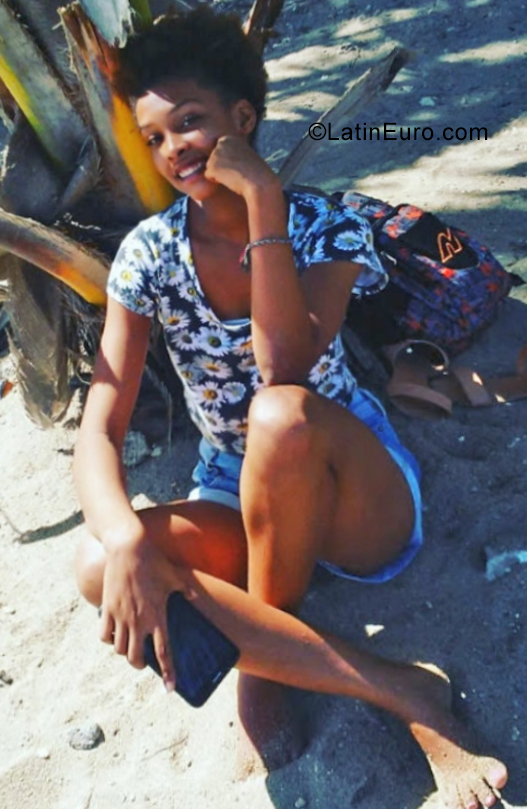 Date this nice looking Dominican Republic girl Yafru from San Cristobal DO35505