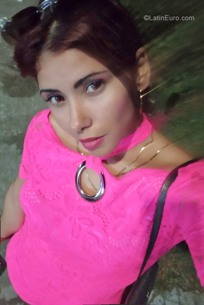 Date this happy Cuba girl Jessica from Havana CU554