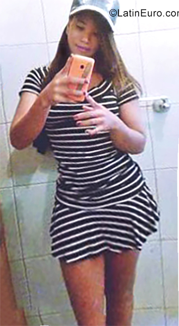 Date this attractive Brazil girl Ana from Betim BR10878