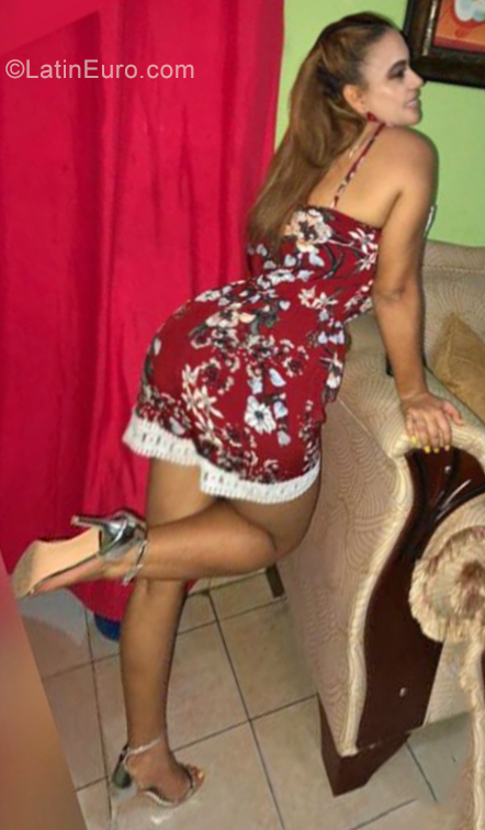 Date this stunning Dominican Republic girl Diosia from San Cristobal DO35594
