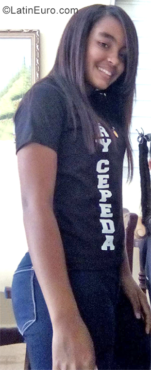 Date this exotic Dominican Republic girl Ariany from San Francisco De Macoris DO35605