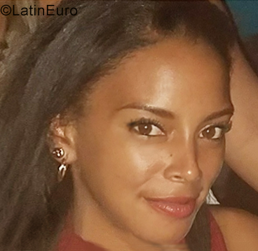 Date this delightful Cuba girl Yune from Havana CU562