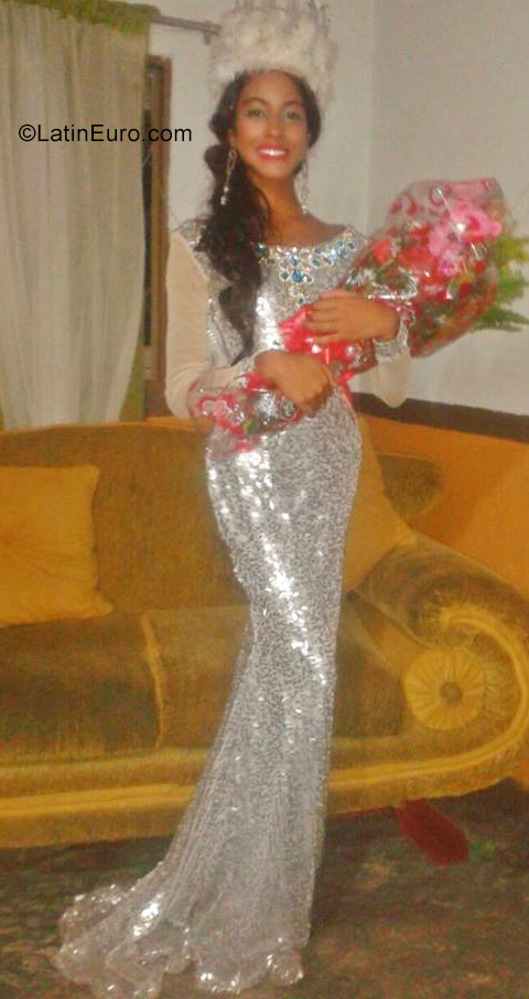 Date this sultry Colombia girl Yansejaria from Medellin CO25989