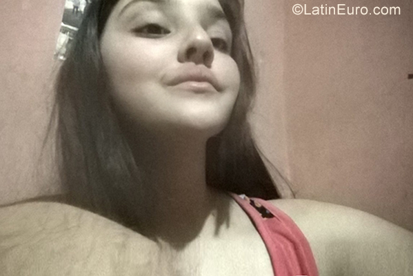 Date this nice looking Argentina girl Lourdes from San Juan AR218