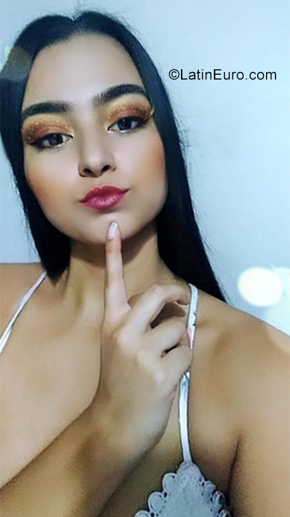 Date this funny Colombia girl Dani from Medellin CO25884