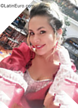 Date this cute Ecuador girl Alondra from Quito EC358