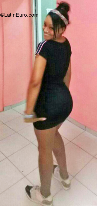 Date this stunning Cuba girl Wanda from Havana CU580