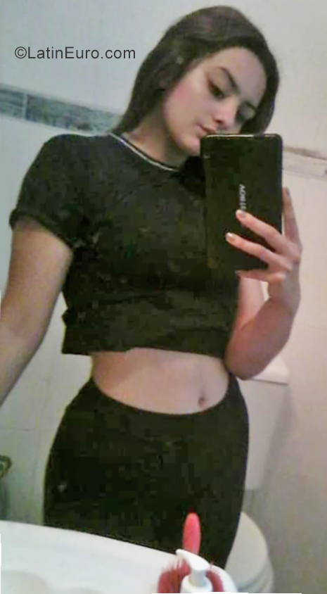 Date this beautiful Argentina girl Rocio from Santa Fe AR223