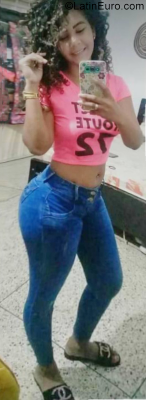 Date this voluptuous Venezuela girl Roxana from Valencia VE2613