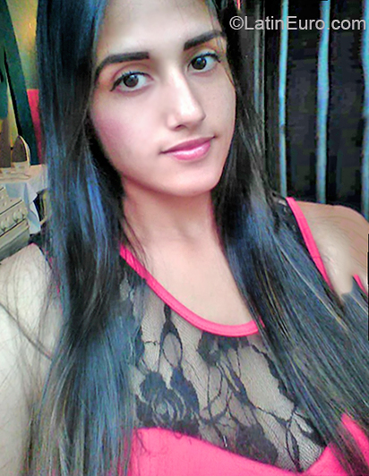Date this pretty Venezuela girl Grey from Barinas VE2691