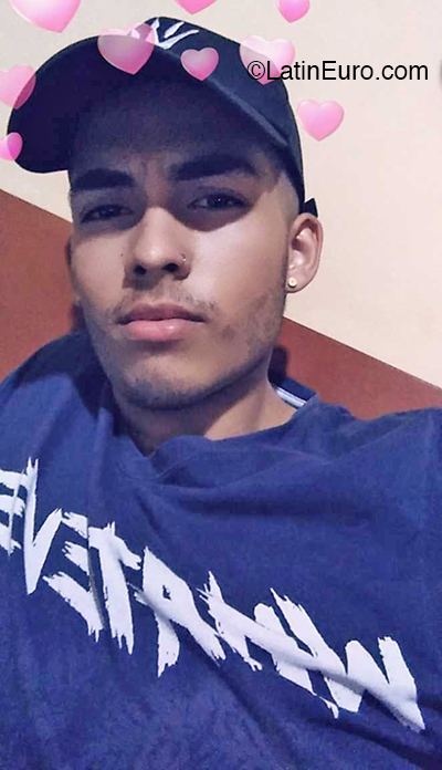 Date this nice looking Colombia man Jhonatan from Pereira CO26052
