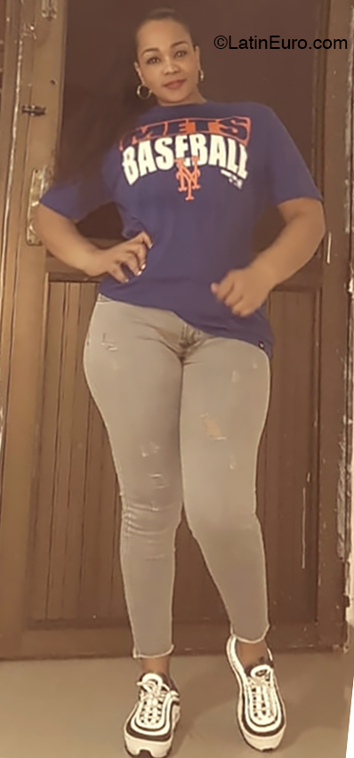 Date this voluptuous Colombia girl Ana maritza from Buenaventura CO26053