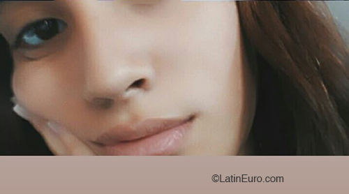 Date this nice looking Argentina girl April from San Juan AR237