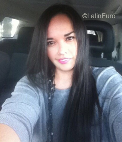 Date this nice looking Mexico girl Paola from Leon MX1692