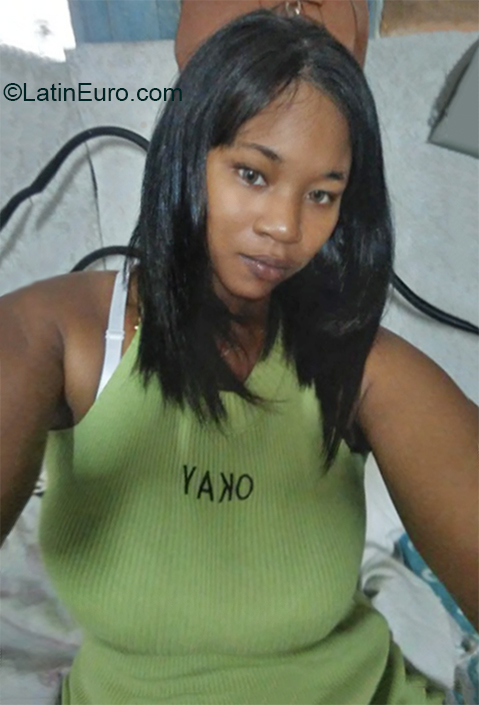 Date this good-looking Cuba girl Lisandra from Havana CU615