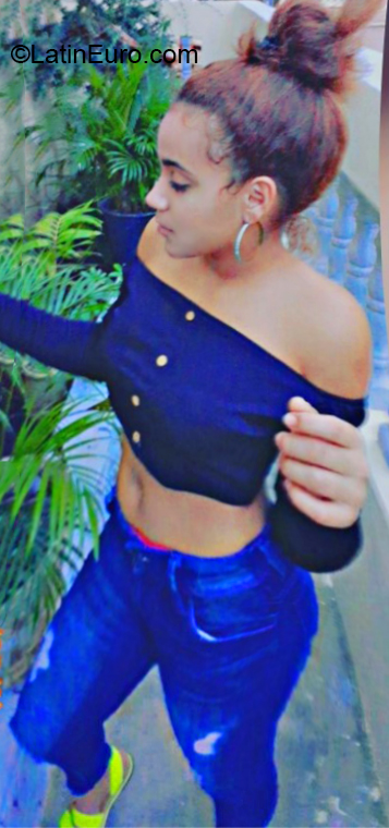 Date this pretty Dominican Republic girl Karol from La Vega DO36415