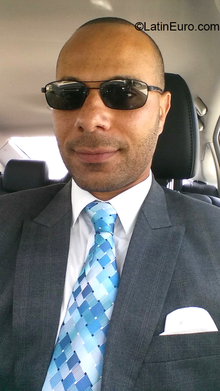 Date this passionate United States man Sam from Santa Barbara US20418