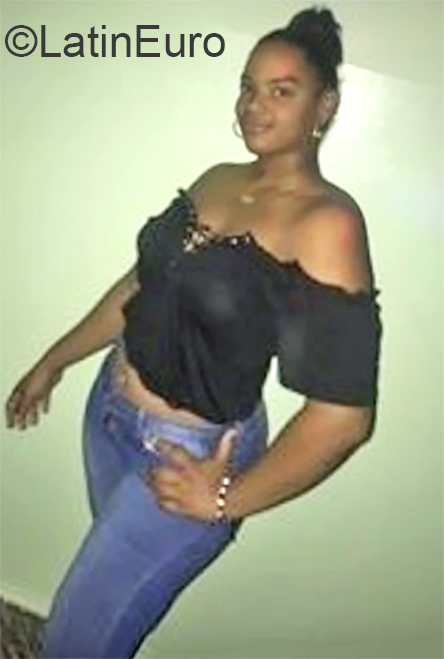 Date this athletic Dominican Republic girl Arleny from La Vega DO36451
