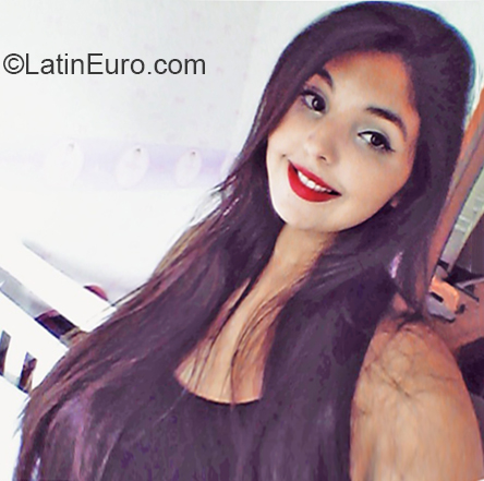 Date this attractive Brazil girl Nayara from Sao Paulo BR10950