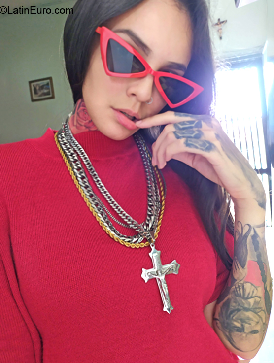 Date this good-looking Venezuela girl Amber from Carcas VE2768