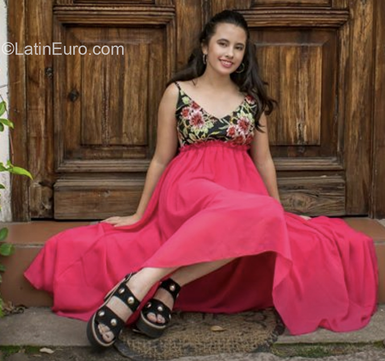 Date this georgeous Argentina girl Giuli from Mendoza AR257