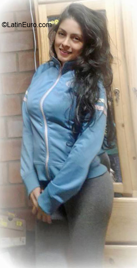 Date this happy Peru girl Berta from Lima PE1459
