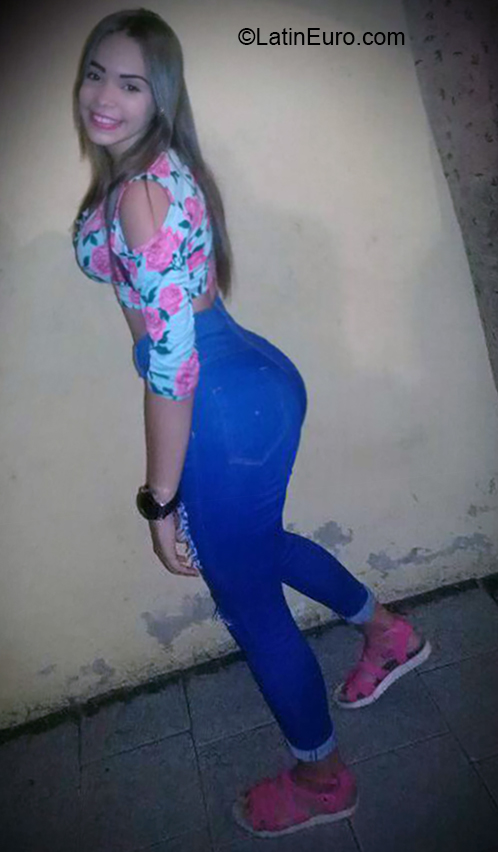Date this passionate Venezuela girl Ziku from Valencia VE2803