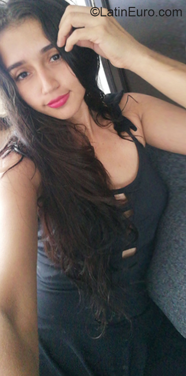Date this georgeous Colombia girl Marcela from Cucuta CO26327