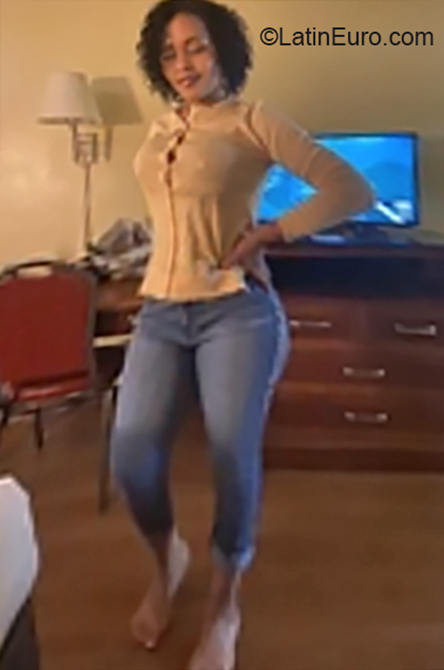Date this pretty United States girl La gata Belkis from Orlando US20501