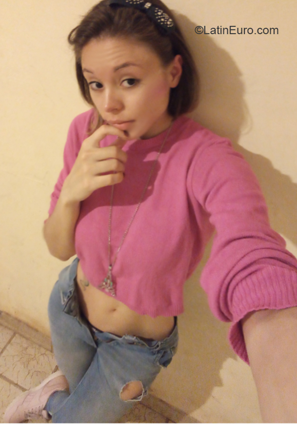 Date this attractive Argentina girl Angeles from Buenos Aires AR273