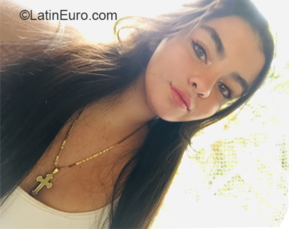 Date this young Colombia girl Paula Andrea from Medellin CO26368