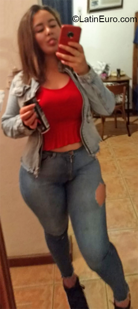 Date this fun Argentina girl Damaris from Buenos Aires AR274