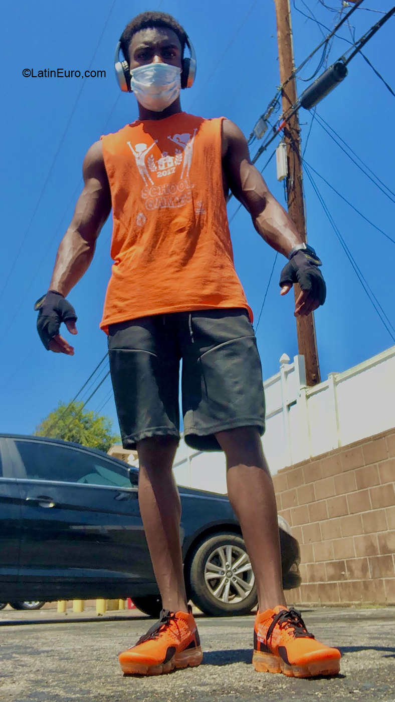 Date this cute United States man Curtis from Los Angeles US20511