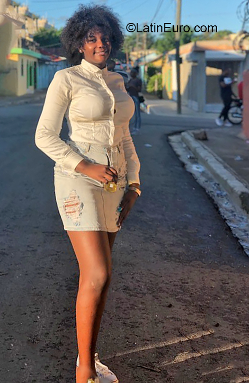 Date this lovely Dominican Republic girl Yovana from La Romana DO36784