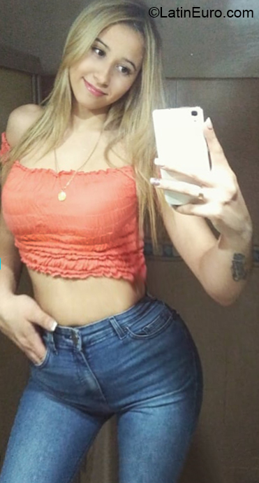 Date this lovely Argentina girl Yenin from Buenos Aires AR288