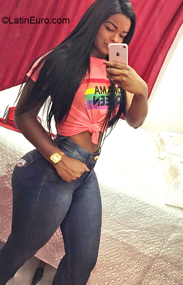 Date this stunning Brazil girl Thais from Rio de Janeiro BR11006